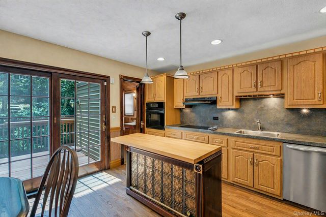 29 Columbine Avenue N, Hampton Bays, NY 11946