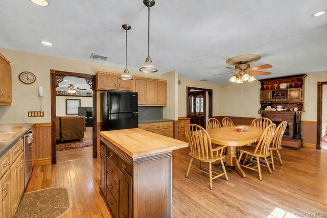 29 Columbine Avenue N, Hampton Bays, NY 11946