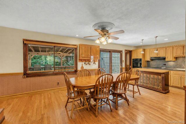29 Columbine Avenue N, Hampton Bays, NY 11946