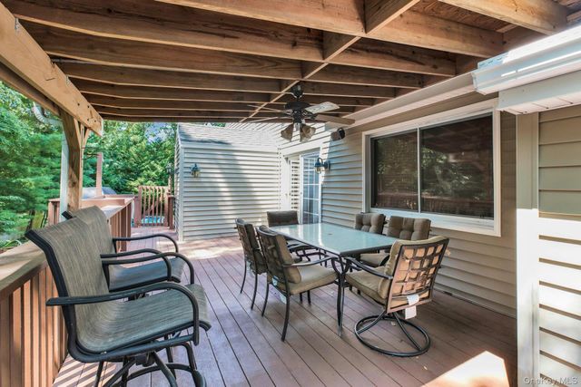 29 Columbine Avenue N, Hampton Bays, NY 11946