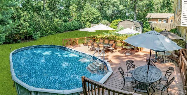 29 Columbine Avenue N, Hampton Bays, NY 11946