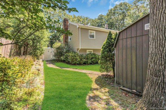 29 Columbine Avenue N, Hampton Bays, NY 11946