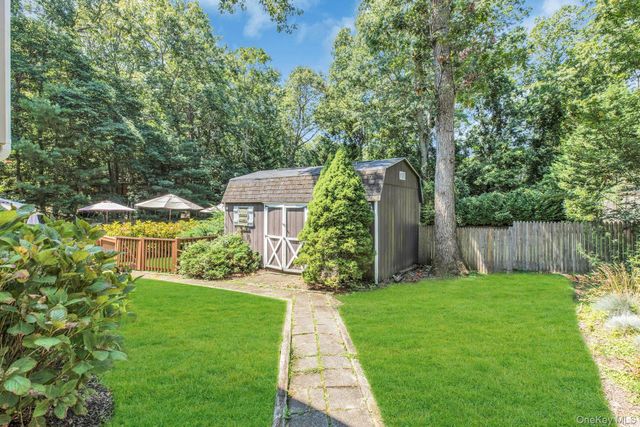 29 Columbine Avenue N, Hampton Bays, NY 11946