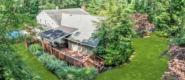 29 Columbine Avenue N, Hampton Bays, NY 11946
