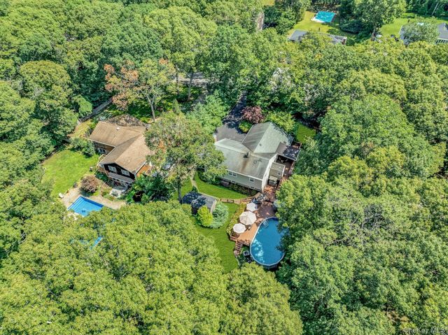 29 Columbine Avenue N, Hampton Bays, NY 11946