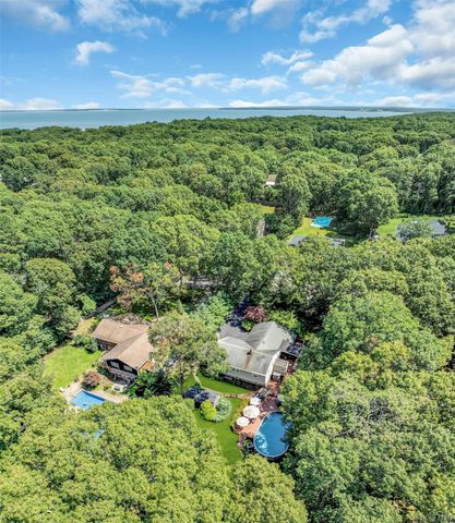 29 Columbine Avenue N, Hampton Bays, NY 11946
