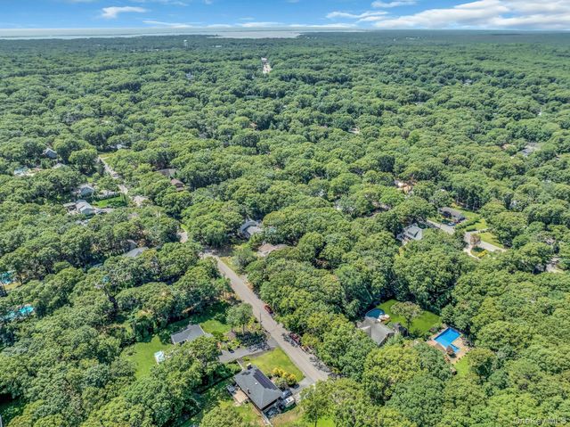 29 Columbine Avenue N, Hampton Bays, NY 11946