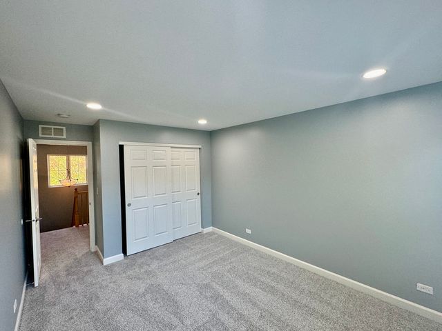 423 ACUSHNET Street 423, Elgin, IL 60124