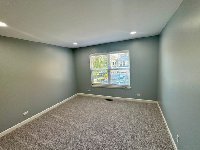 423 ACUSHNET Street 423, Elgin, IL 60124