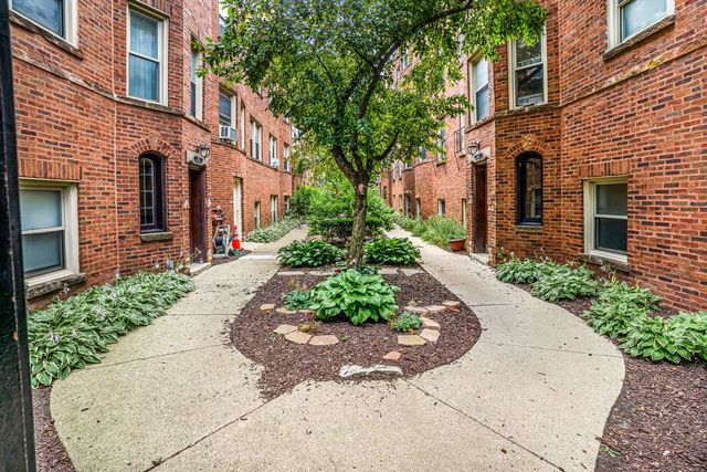 4126 N Kedvale Avenue 302, Chicago, IL 60641