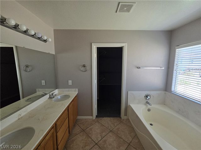 8350 Sterling Harbor Court, Las Vegas, NV 89117
