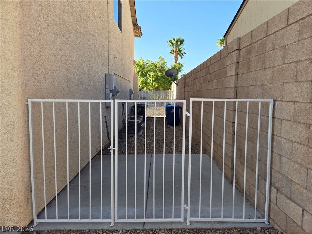8350 Sterling Harbor Court, Las Vegas, NV 89117 — photo 2