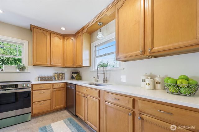 5811 S Sheridan Avenue, Tacoma, WA 98408