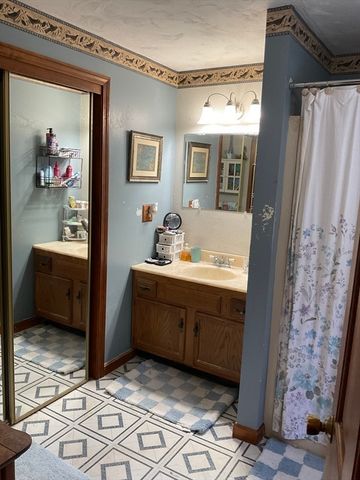 7 Bisbee Dr, Carver, MA 02330
