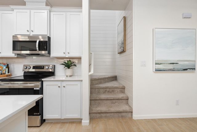 6591 E Cresthaven Drive, Fresno, CA 93727