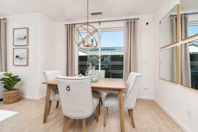 6591 E Cresthaven Drive, Fresno, CA 93727