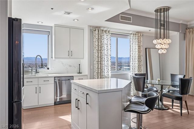 8255 Las Vegas Boulevard 2002, Las Vegas, NV 89123