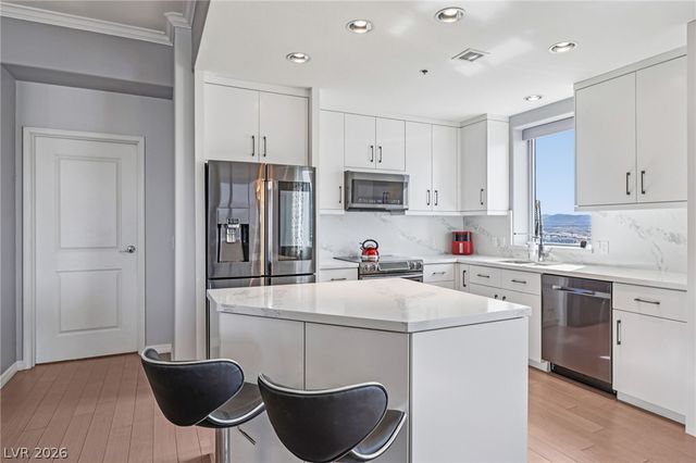 8255 Las Vegas Boulevard 2002, Las Vegas, NV 89123