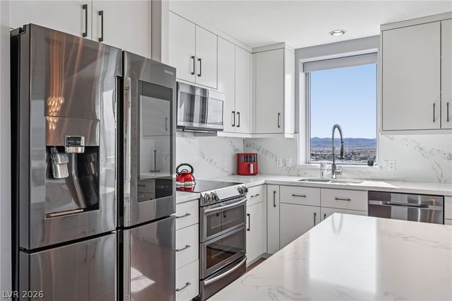 8255 Las Vegas Boulevard 2002, Las Vegas, NV 89123