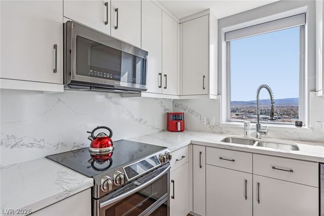 8255 Las Vegas Boulevard 2002, Las Vegas, NV 89123