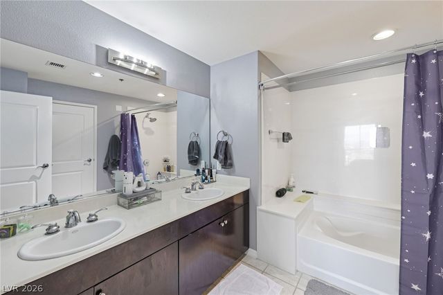 8255 Las Vegas Boulevard 2002, Las Vegas, NV 89123