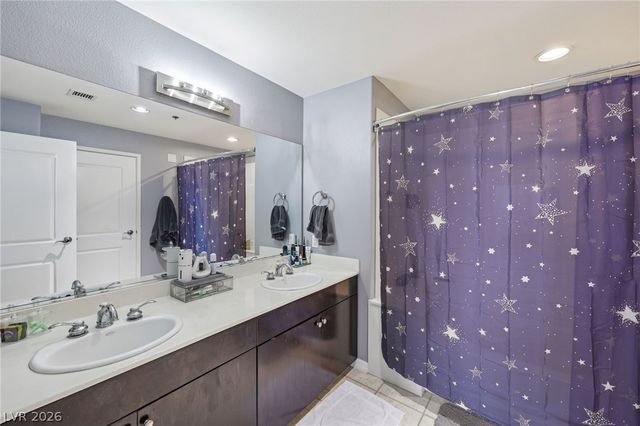 8255 Las Vegas Boulevard 2002, Las Vegas, NV 89123