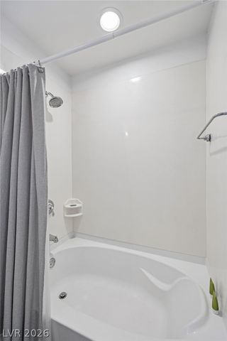 8255 Las Vegas Boulevard 2002, Las Vegas, NV 89123