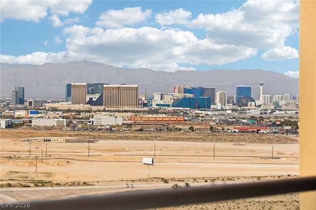 8255 Las Vegas Boulevard 2002, Las Vegas, NV 89123