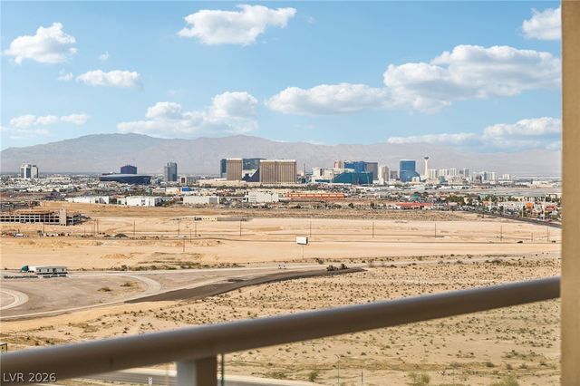 8255 Las Vegas Boulevard 2002, Las Vegas, NV 89123