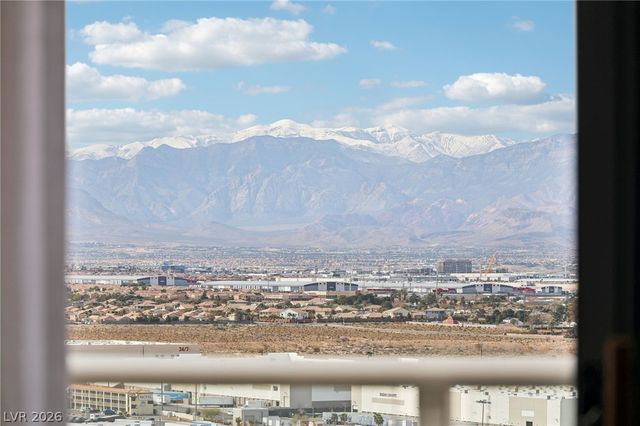 8255 Las Vegas Boulevard 2002, Las Vegas, NV 89123