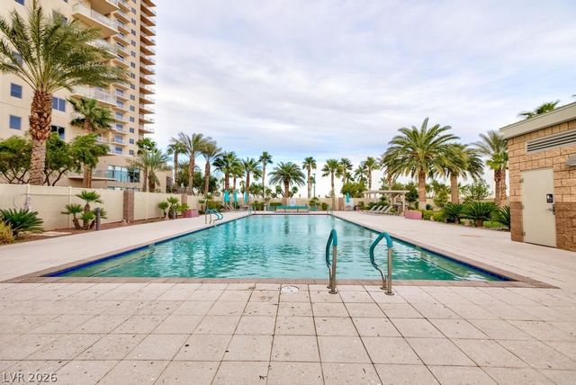 8255 Las Vegas Boulevard 2002, Las Vegas, NV 89123