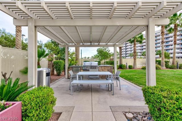 8255 Las Vegas Boulevard 2002, Las Vegas, NV 89123