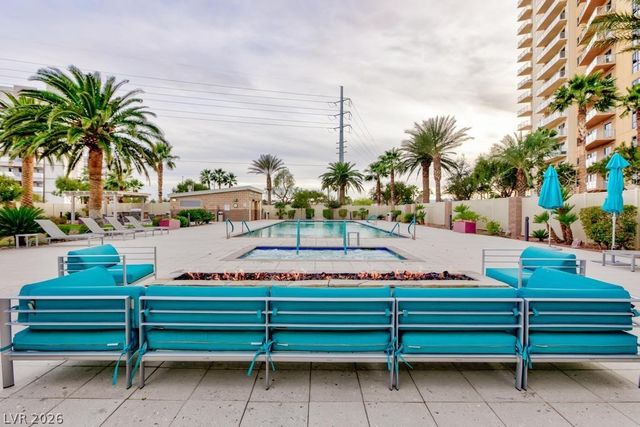 8255 Las Vegas Boulevard 2002, Las Vegas, NV 89123