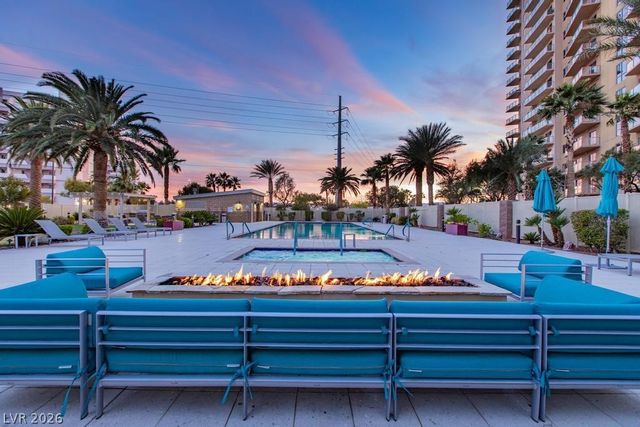 8255 Las Vegas Boulevard 2002, Las Vegas, NV 89123