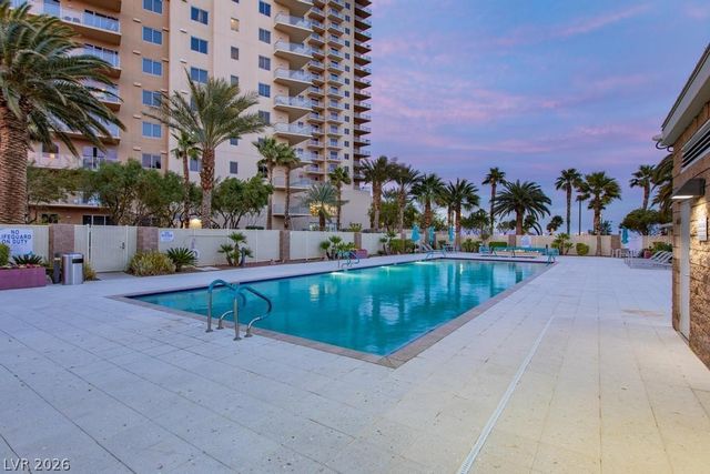 8255 Las Vegas Boulevard 2002, Las Vegas, NV 89123