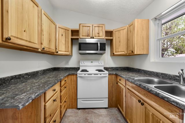 1170 Wendell St, Twin Falls, ID 83301