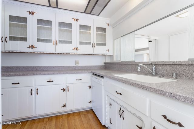 9826 Columbus Avenue, North Hills, CA 91343