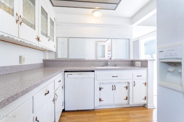 9826 Columbus Avenue, North Hills, CA 91343