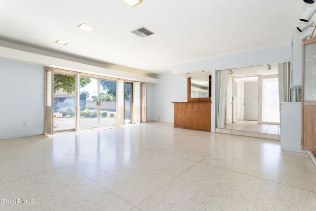 9826 Columbus Avenue, North Hills, CA 91343