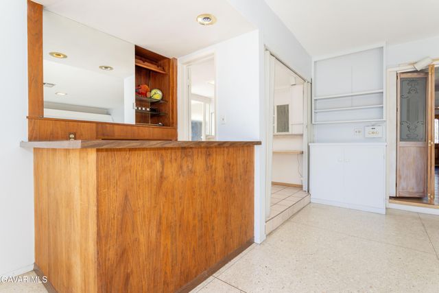 9826 Columbus Avenue, North Hills, CA 91343