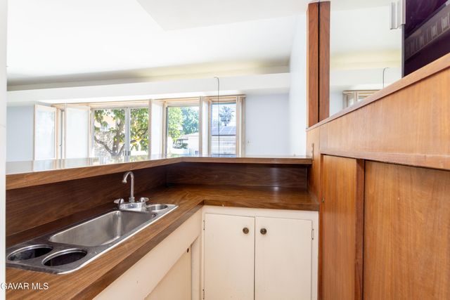 9826 Columbus Avenue, North Hills, CA 91343