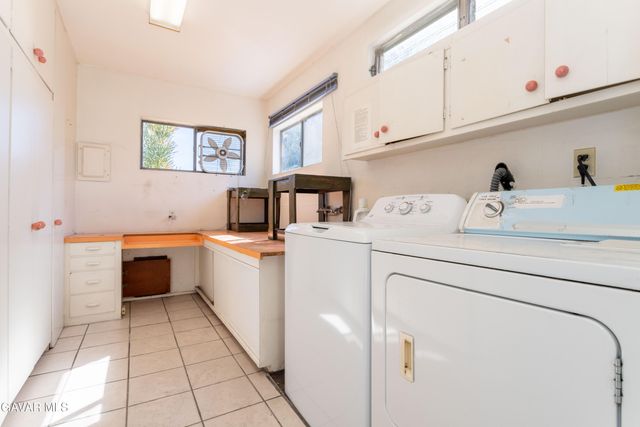 9826 Columbus Avenue, North Hills, CA 91343