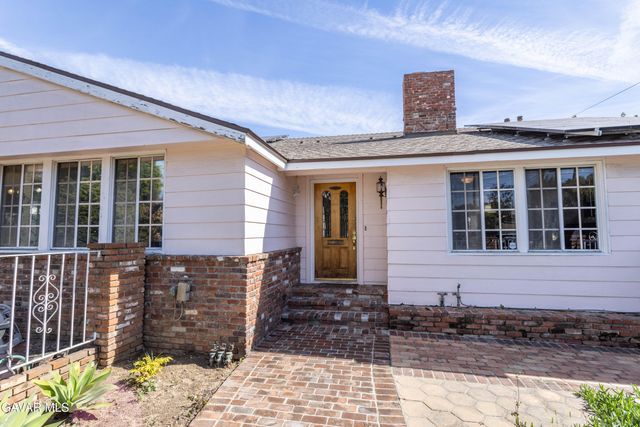 9826 Columbus Avenue, North Hills, CA 91343