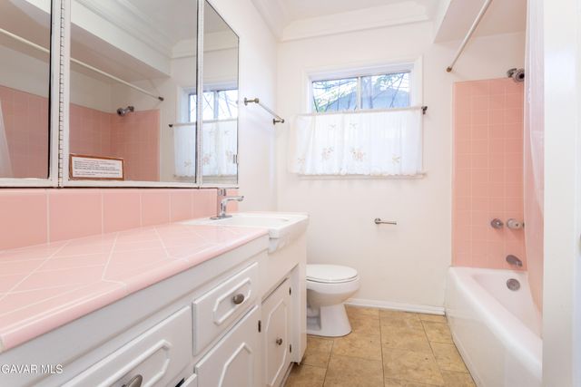 9826 Columbus Avenue, North Hills, CA 91343