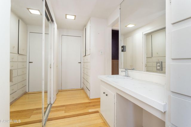 9826 Columbus Avenue, North Hills, CA 91343