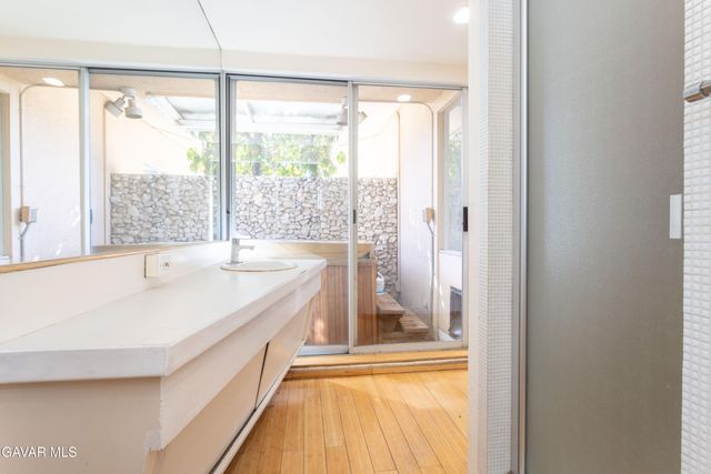 9826 Columbus Avenue, North Hills, CA 91343