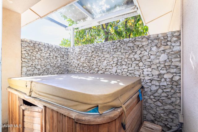 9826 Columbus Avenue, North Hills, CA 91343