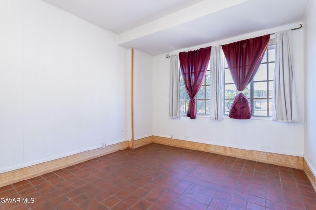 9826 Columbus Avenue, North Hills, CA 91343