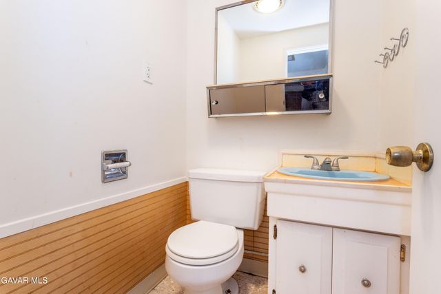 9826 Columbus Avenue, North Hills, CA 91343