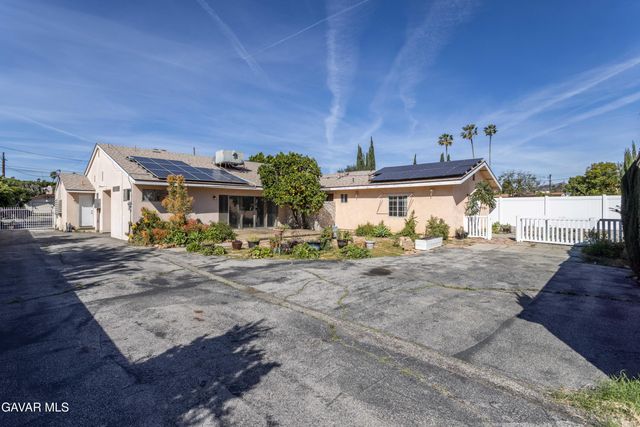 9826 Columbus Avenue, North Hills, CA 91343